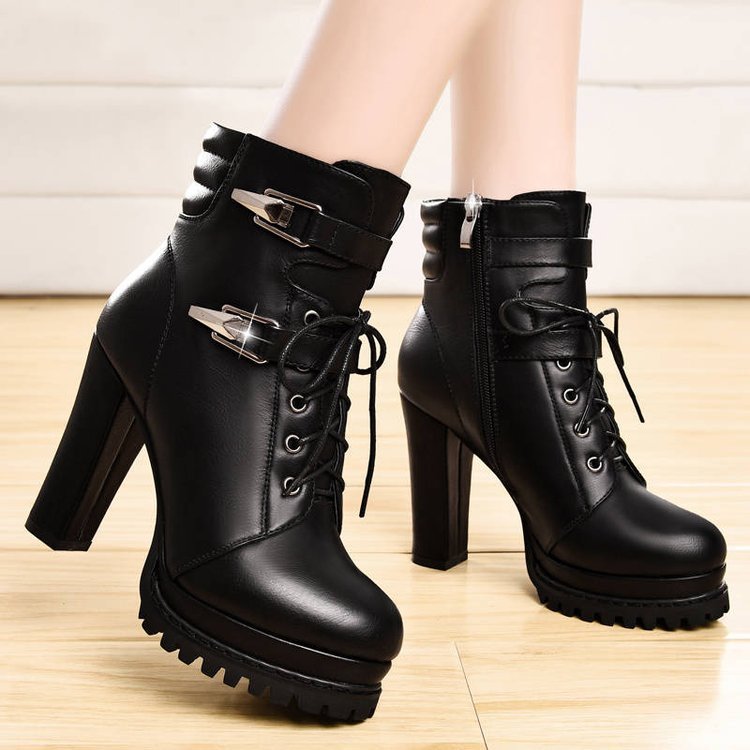 Chaussures à talons hauts de style britannique pour femmes