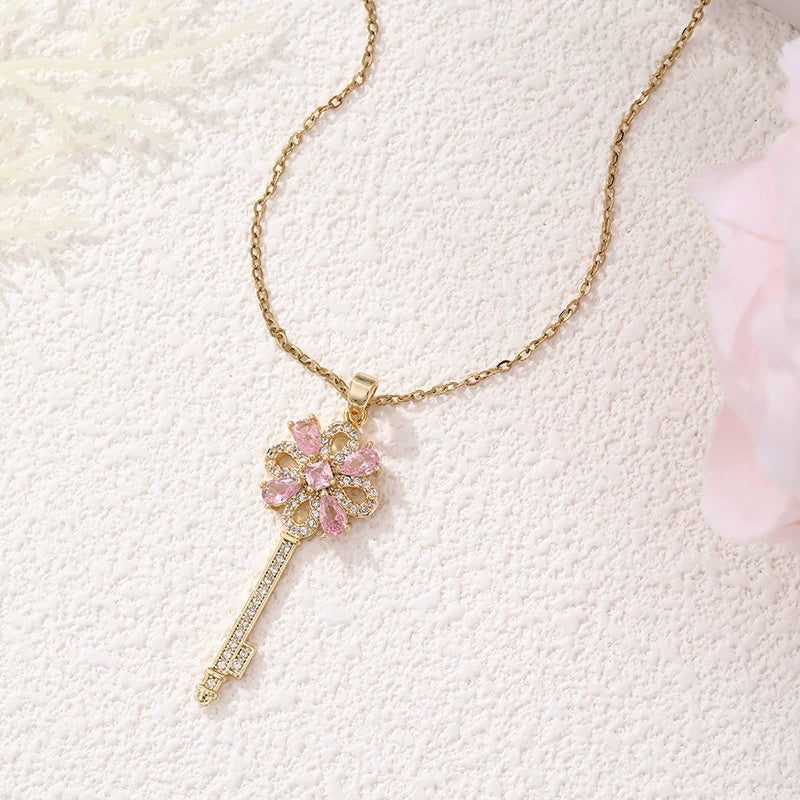 Collier rétro créatif pour femme avec clé et fleur