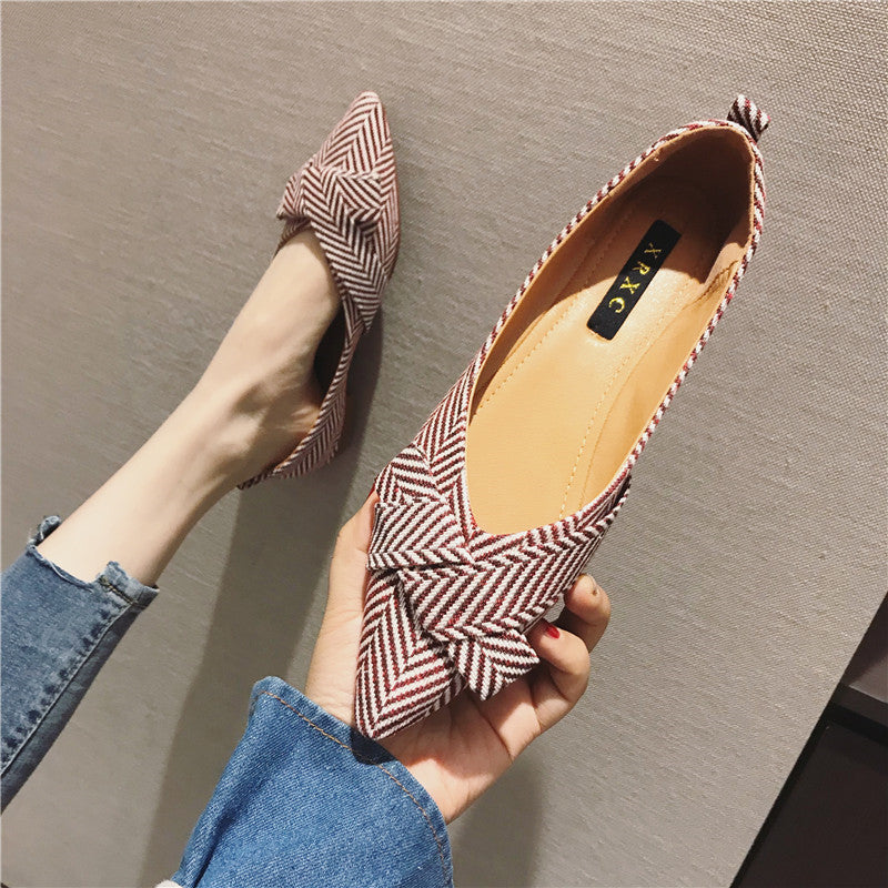 Chaussures simples pointues et peu profondes pour femmes