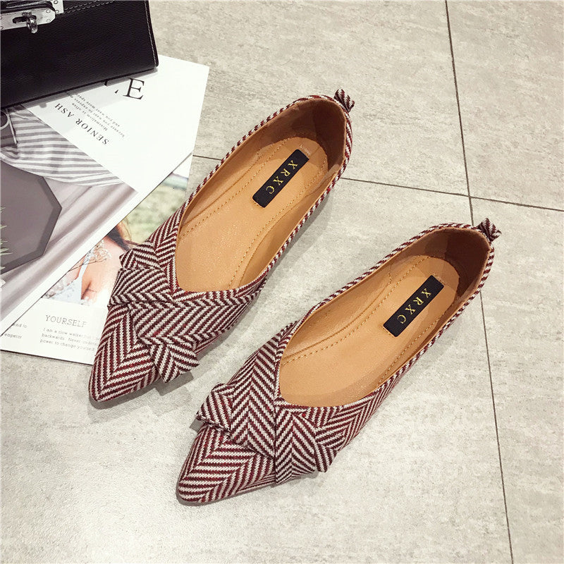 Chaussures simples pointues et peu profondes pour femmes