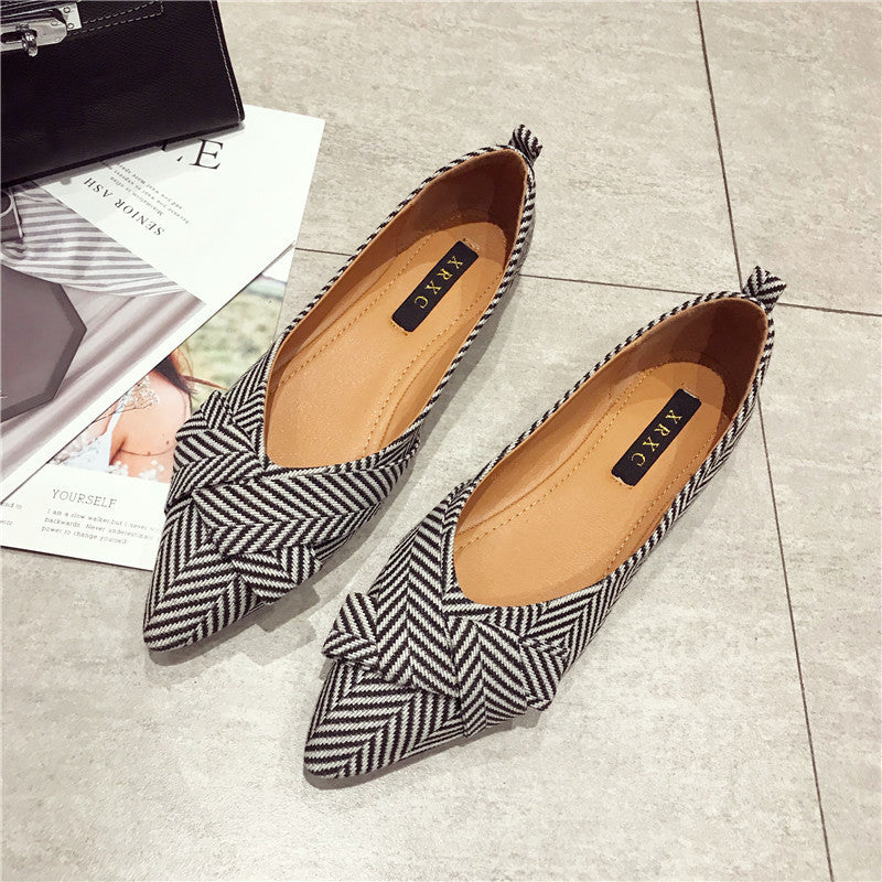 Chaussures simples pointues et peu profondes pour femmes