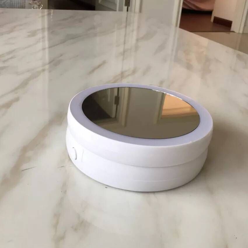 Miroir de maquillage pliable blanc avec éclairage