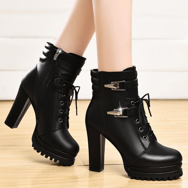 Chaussures à talons hauts de style britannique pour femmes