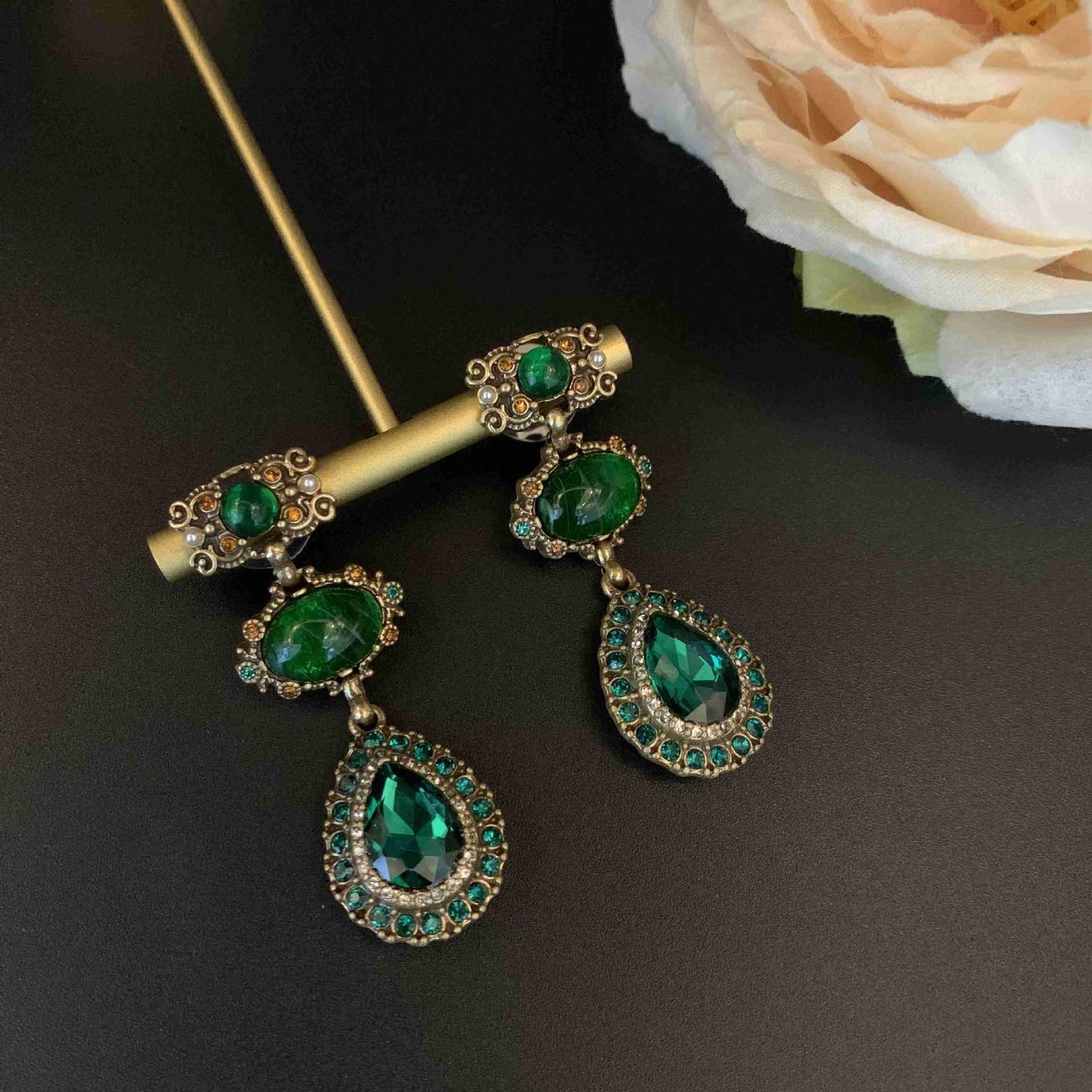 Ensemble collier, bracelet et boucles d'oreilles en verre creux
