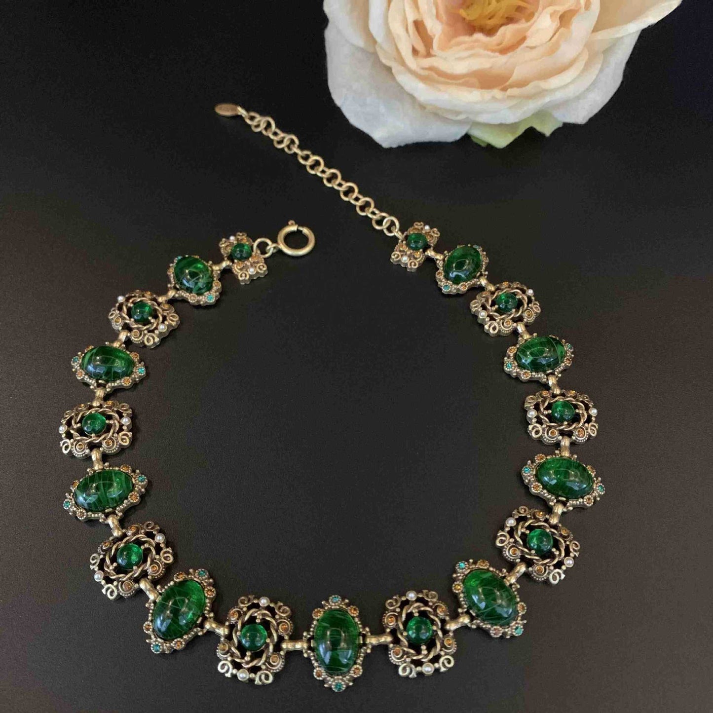 Ensemble collier, bracelet et boucles d'oreilles en verre creux