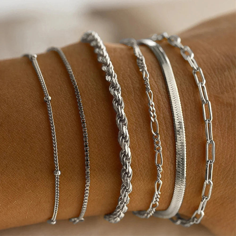 Lot de 4 bracelets tendance en métal et strass, imitation serpent, pour femme, idéal comme cadeau d'anniversaire ou de fête
