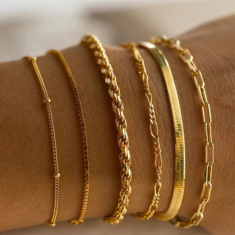 Lot de 4 bracelets tendance en métal et strass, imitation serpent, pour femme, idéal comme cadeau d'anniversaire ou de fête