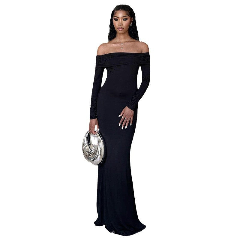 Robe fourreau noire à épaules dénudées et coupe ajustée