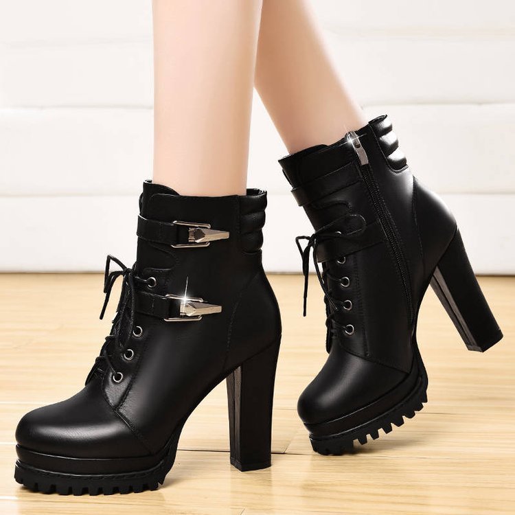 Chaussures à talons hauts de style britannique pour femmes