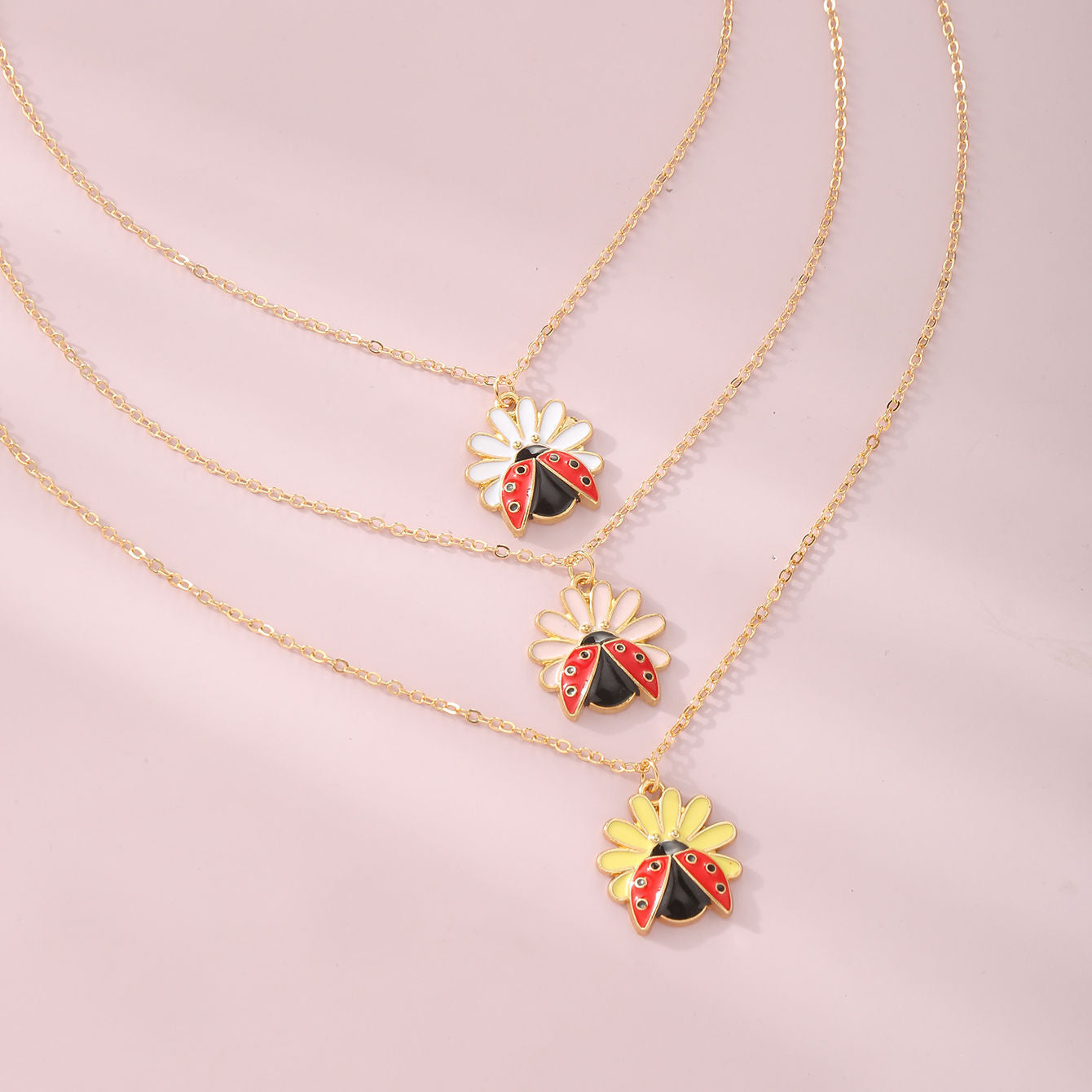 Collier pour enfants, style pastoral, fleur, coccinelle, pendentif mignon à sept points, coccinelle de dessin animé