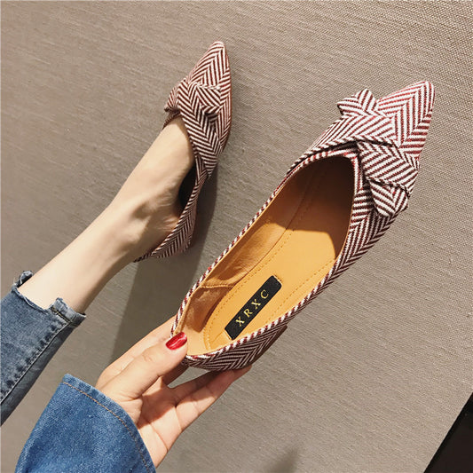 Chaussures simples pointues et peu profondes pour femmes