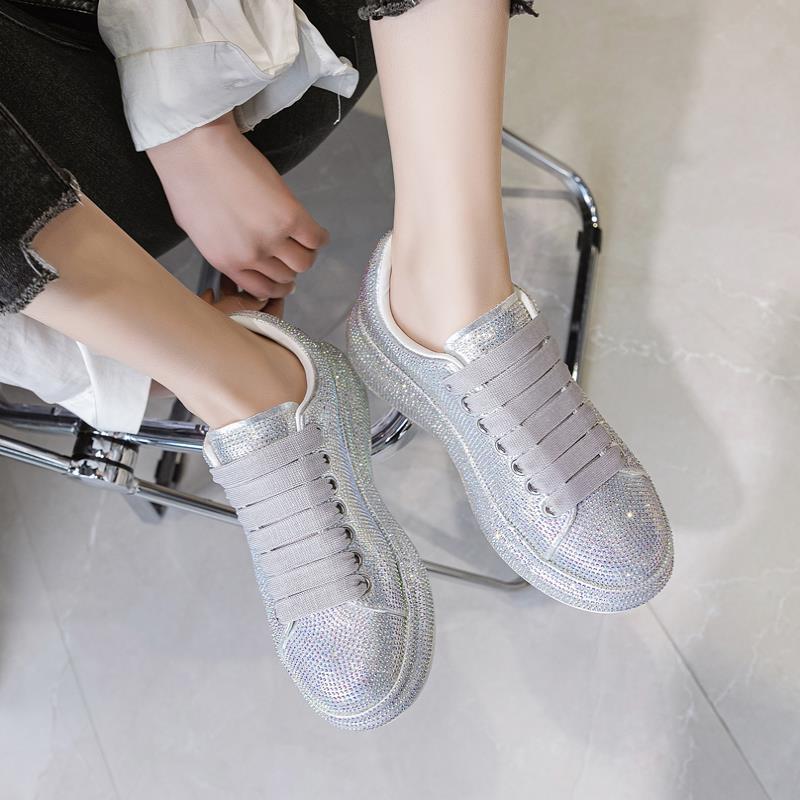 Chaussures de sport blanches brillantes avec strass pour femmes