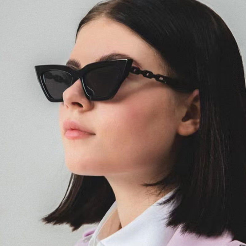 Lunettes de soleil œil de chat à chaîne pour femme