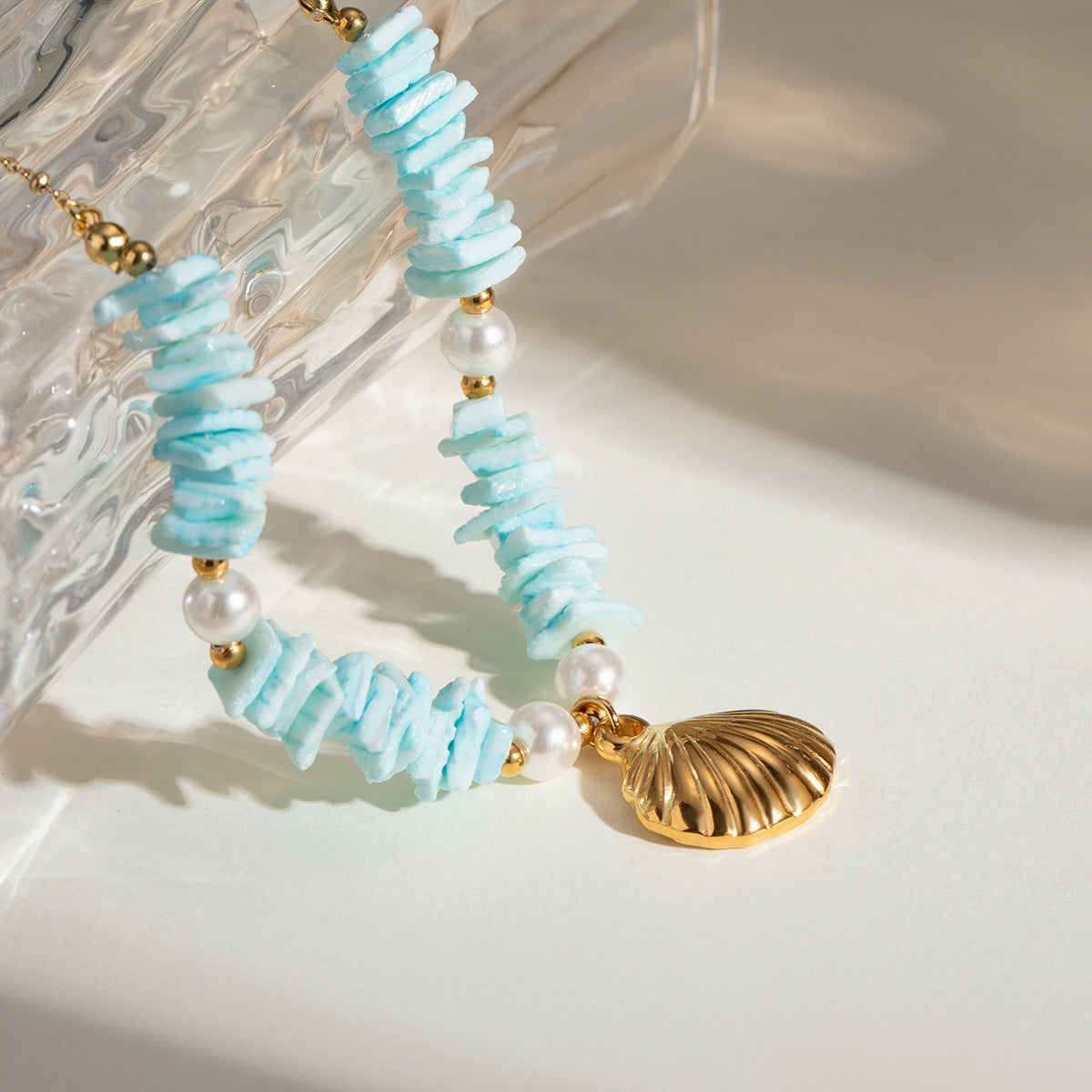 Collier avec pendentif en coquillage vert menthe et perles