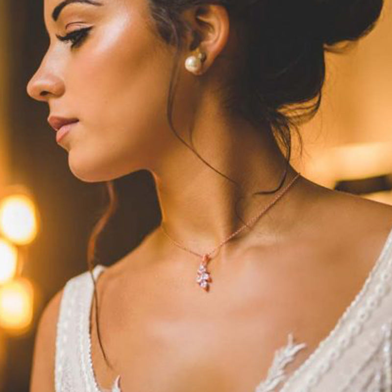 Chaîne de dos, chaîne de corps, bijoux de mariée simples