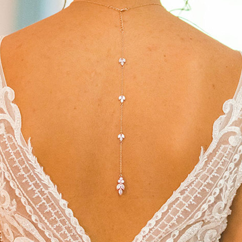 Chaîne de dos, chaîne de corps, bijoux de mariée simples