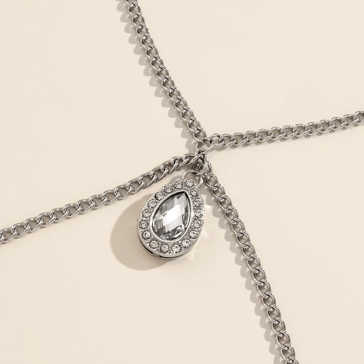 Collier en alliage avec gouttes simples et diamants