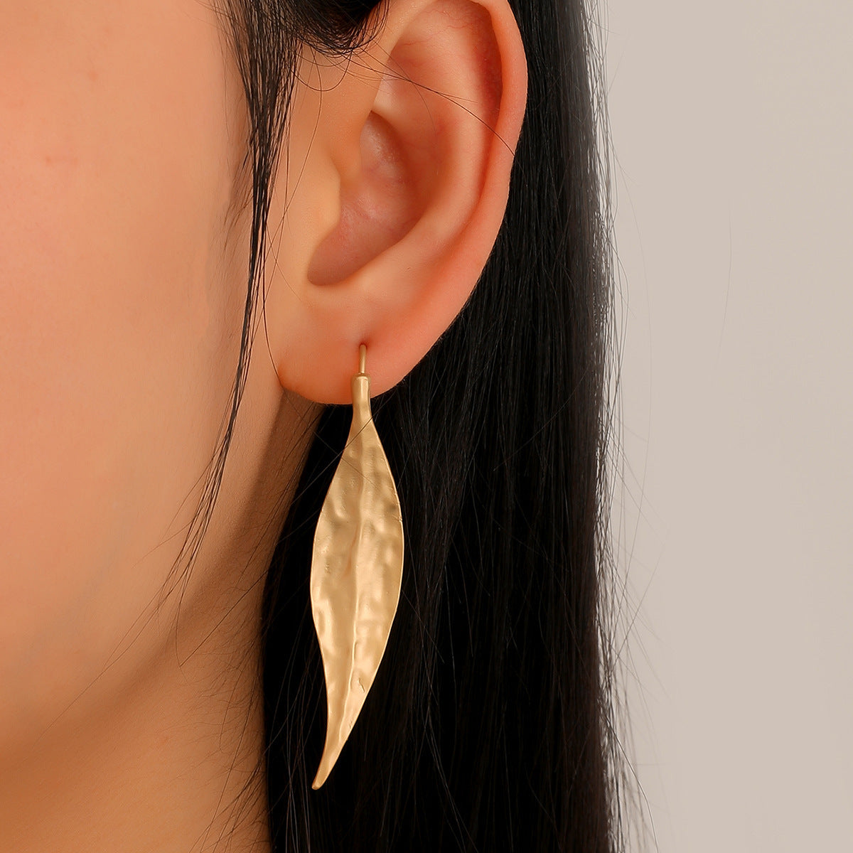 Boucles d'oreilles en or asiatiques irrégulières en forme de feuille pour minorités capricieuses