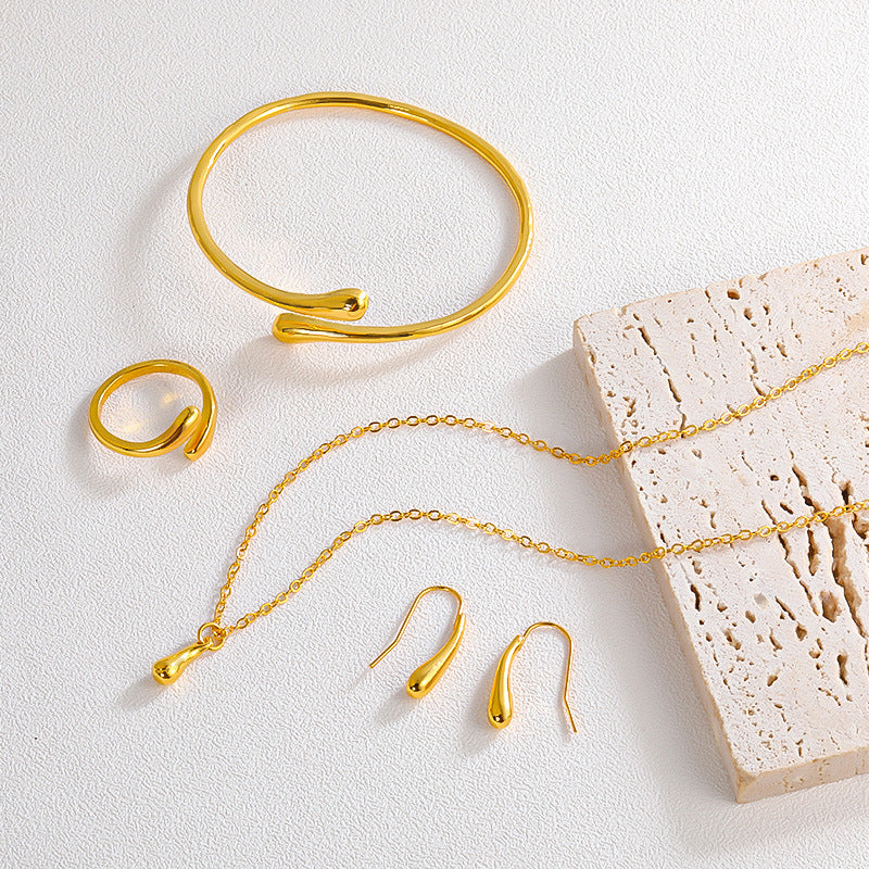 Ensemble collier, boucles d'oreilles, bague, bracelet en forme de goutte, quatre pièces
