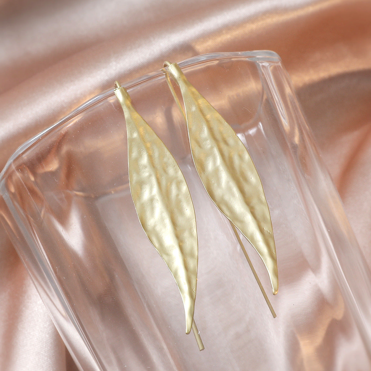 Boucles d'oreilles en or asiatiques irrégulières en forme de feuille pour minorités capricieuses