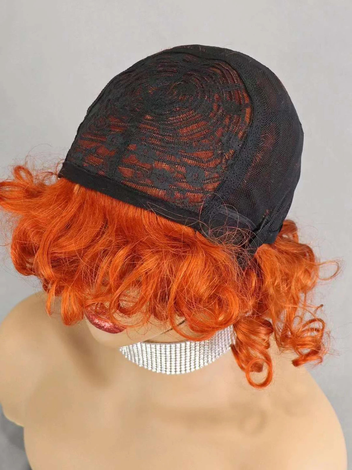 Perruques de cheveux humains bouclés et rebondissants bordeaux 99J #, densité 200 %, avec frange, courtes, bouclées et lâches, fabriquées à la machine, pré-épilées pour femmes