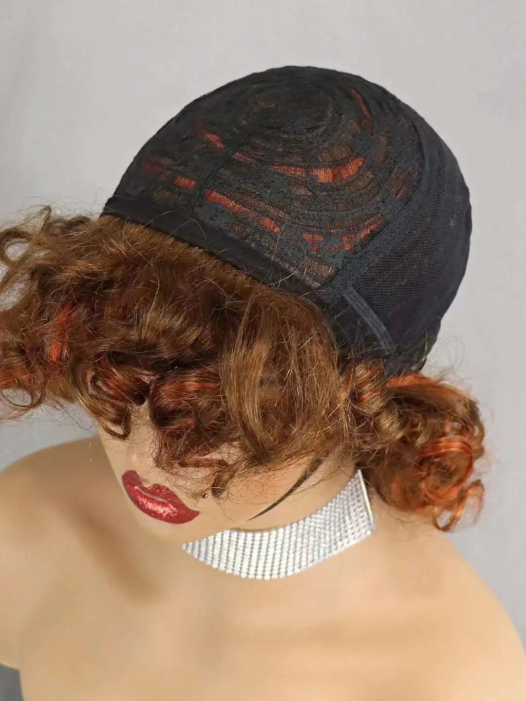 Perruques de cheveux humains bouclés et rebondissants bordeaux 99J #, densité 200 %, avec frange, courtes, bouclées et lâches, fabriquées à la machine, pré-épilées pour femmes