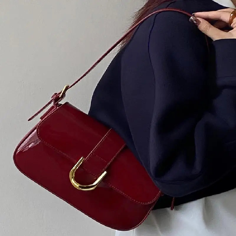 Sac à bandoulière rétro en cuir verni pour femme, sac à bandoulière à rabat de luxe, sac sous les bras de couleur unie, sac à bandoulière rouge pour femme