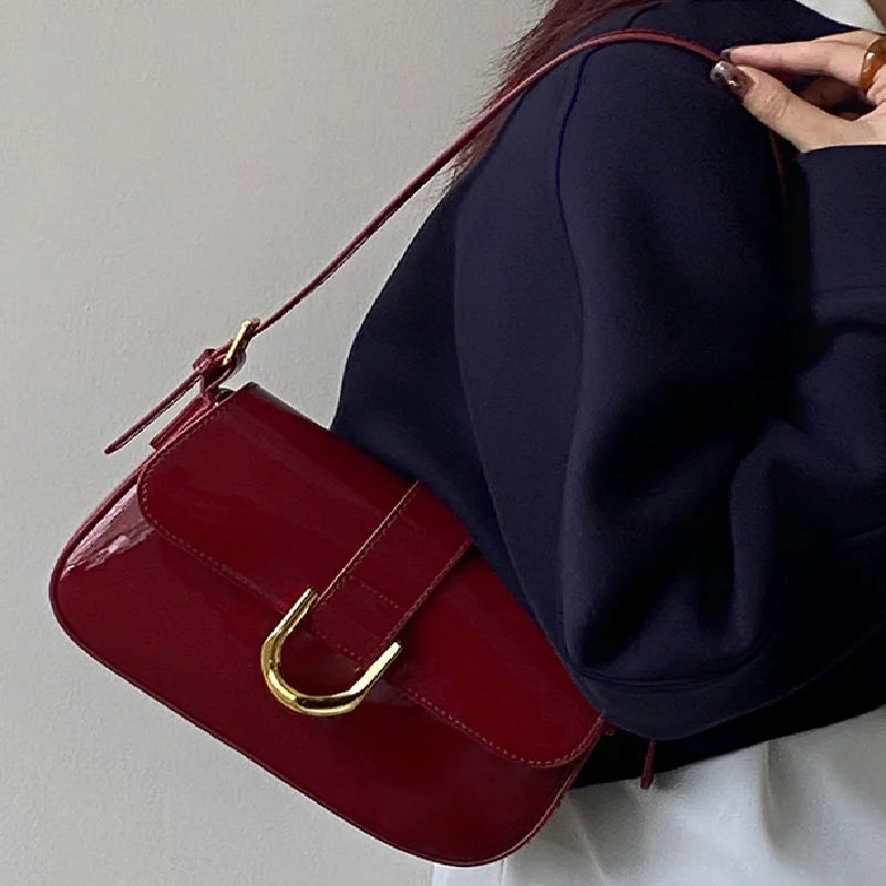 Sac à bandoulière rétro en cuir verni pour femme, sac à bandoulière à rabat de luxe, sac sous les bras de couleur unie, sac à bandoulière rouge pour femme