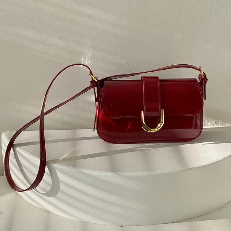 Sac à bandoulière rétro en cuir verni pour femme, sac à bandoulière à rabat de luxe, sac sous les bras de couleur unie, sac à bandoulière rouge pour femme