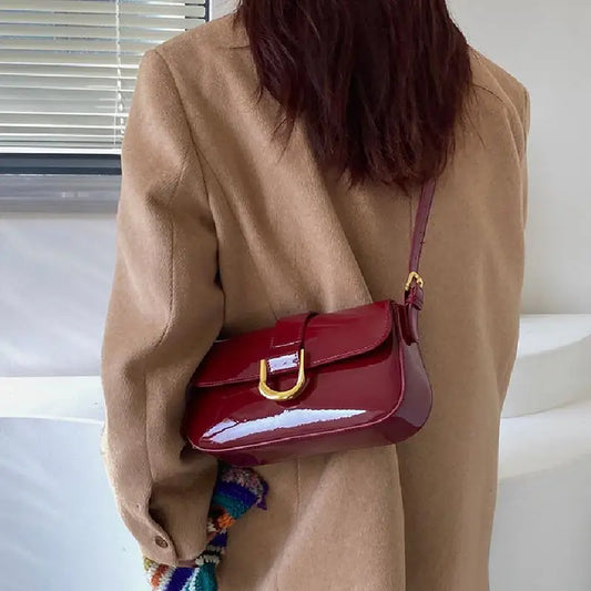 Sac à bandoulière rétro en cuir verni pour femme, sac à bandoulière à rabat de luxe, sac sous les bras de couleur unie, sac à bandoulière rouge pour femme