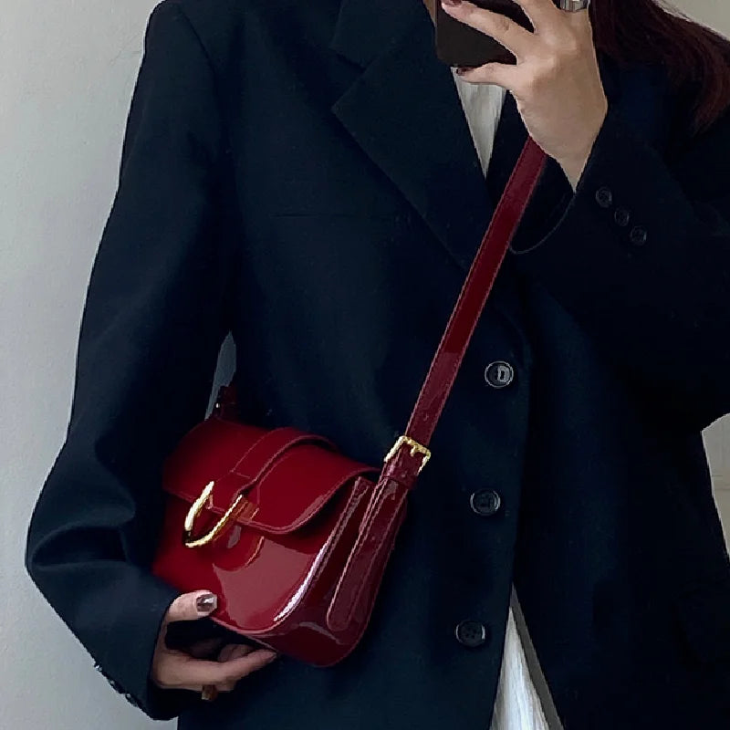 Sac à bandoulière rétro en cuir verni pour femme, sac à bandoulière à rabat de luxe, sac sous les bras de couleur unie, sac à bandoulière rouge pour femme
