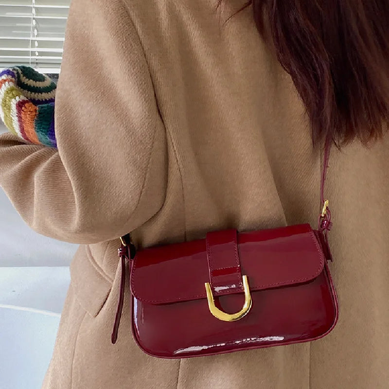 Sac à bandoulière rétro en cuir verni pour femme, sac à bandoulière à rabat de luxe, sac sous les bras de couleur unie, sac à bandoulière rouge pour femme