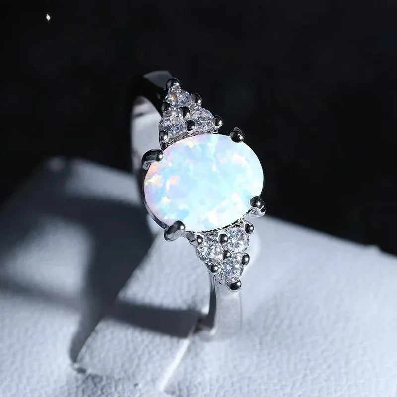 Bague de fiançailles classique en opale blanche pour femme, bijou de luxe ovale en cristal, couleur argent