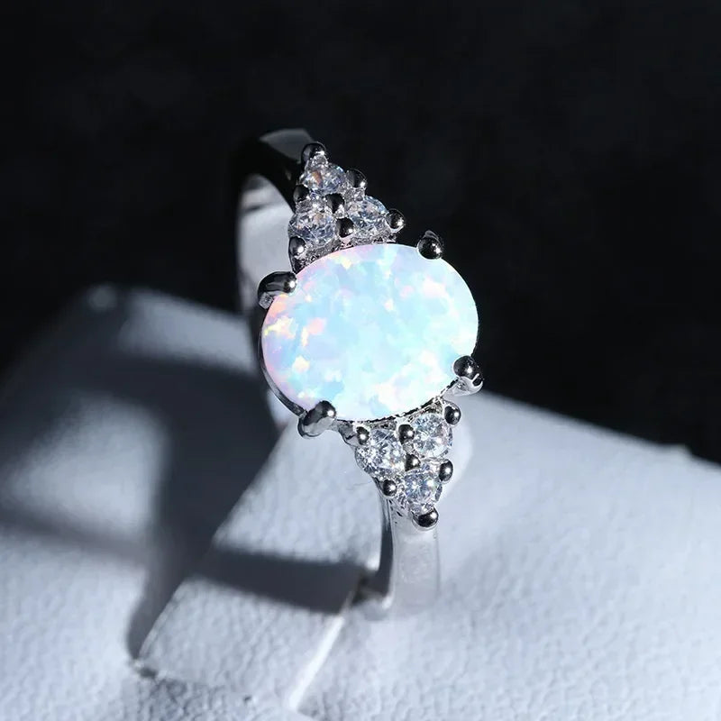 Bague de fiançailles classique en opale blanche pour femme, bijou de luxe ovale en cristal, couleur argent