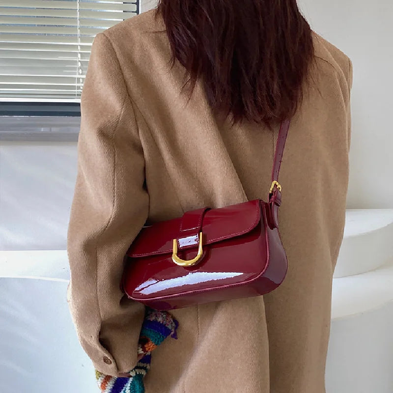 Sac à bandoulière rétro en cuir verni pour femme, sac à bandoulière à rabat de luxe, sac sous les bras de couleur unie, sac à bandoulière rouge pour femme