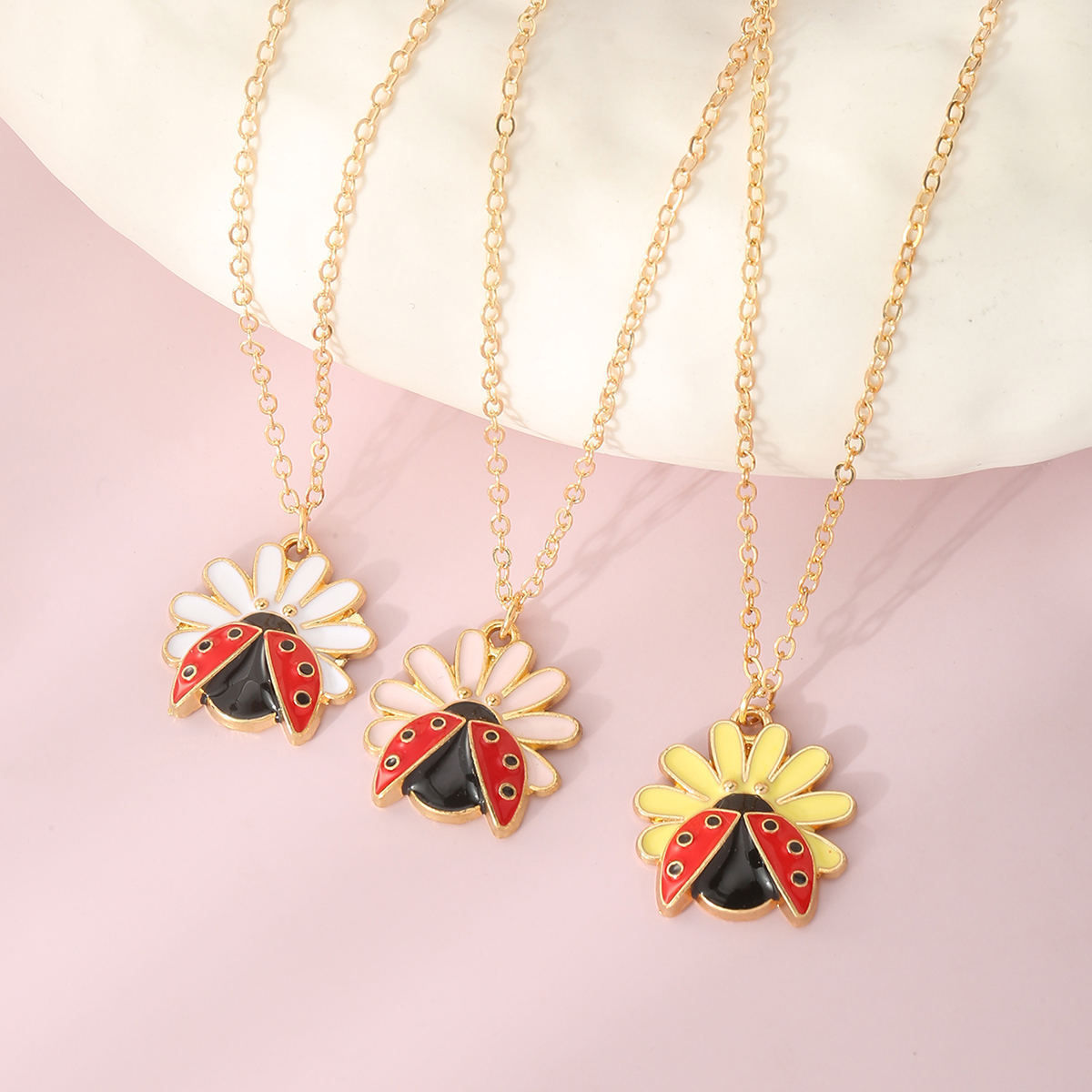 Collier pour enfants, style pastoral, fleur, coccinelle, pendentif mignon à sept points, coccinelle de dessin animé